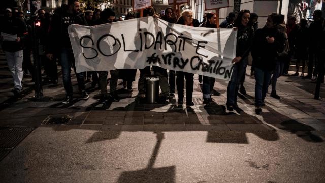 Des centaines de policiers à nouveau dans les rues à Paris - ảnh 1